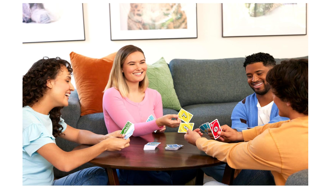 UNO Teams Card Game for Family Nights, Game Nights, Travel, Camping & Parties for Players 7 And Up In Up To Four Teams, With Cards Any Colorblind Player Can Use