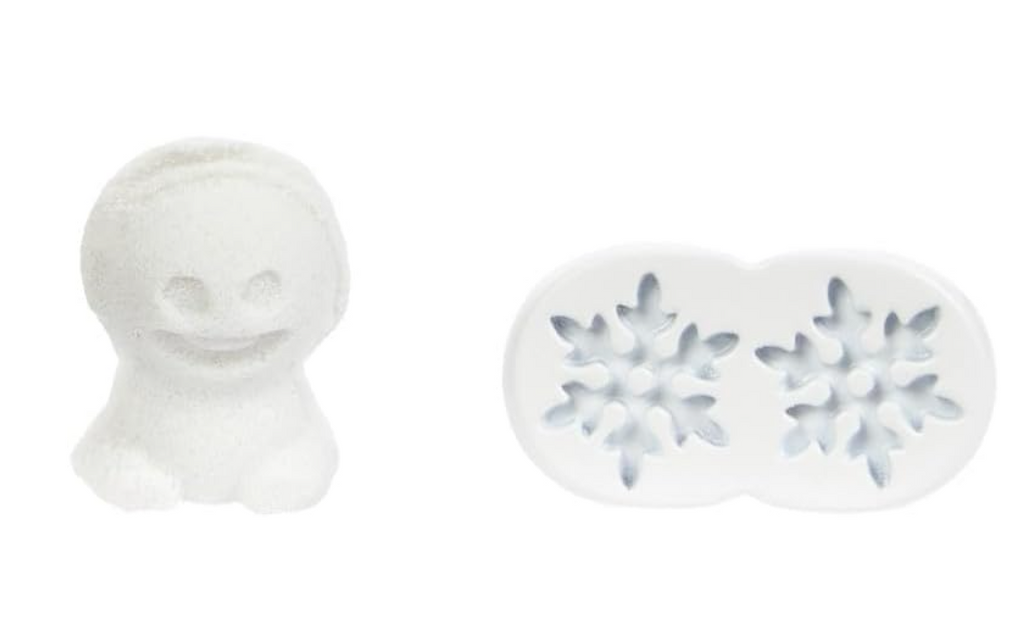 मैटेल डिज़्नी फ्रोजन एल्सा फैशन डॉल और सैंड सेट, जिसमें ओलाफ की आकृति, मोल्ड करने योग्य "बर्फ" वाली रेत और 4 स्टैम्पर शामिल हैं। यह सेट डिज़्नी फिल्म से प्रेरित है और एल्सा और ओलाफ के रोमांच का प्रतीक है।