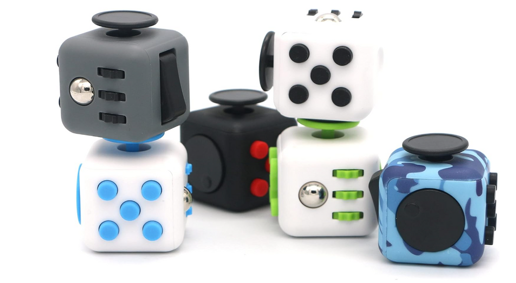 अपैश फिजेट क्यूब तनाव, चिंता और दबाव से राहत देने वाला खिलौना, वयस्कों और बच्चों दोनों के लिए उपयुक्त [उपहार का विचार] [आरामदायक खिलौना] [तनाव निवारक] [मुलायम सामग्री] (काला और लाल)