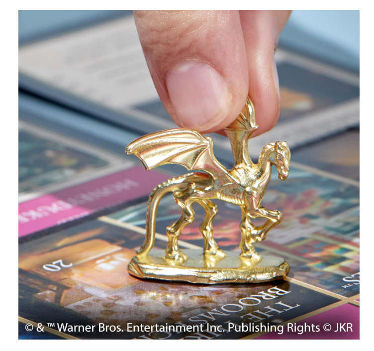 हैस्ब्रो गेमिंग मोनोपोली हैरी पॉटर एडिशन बोर्ड गेम | हॉगवर्ट्स में एक जादुई रोमांच | 8 वर्ष और उससे अधिक आयु के लिए | 2 से 6 खिलाड़ी | पारिवारिक खेल | बच्चों के लिए उपहार...