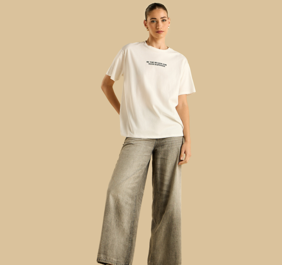 تيشيرت مطبوع عليه شعار (الحد الأقصى)